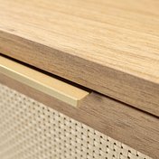 comoda madeira 3 gavetas ratan e puxador dourado 9