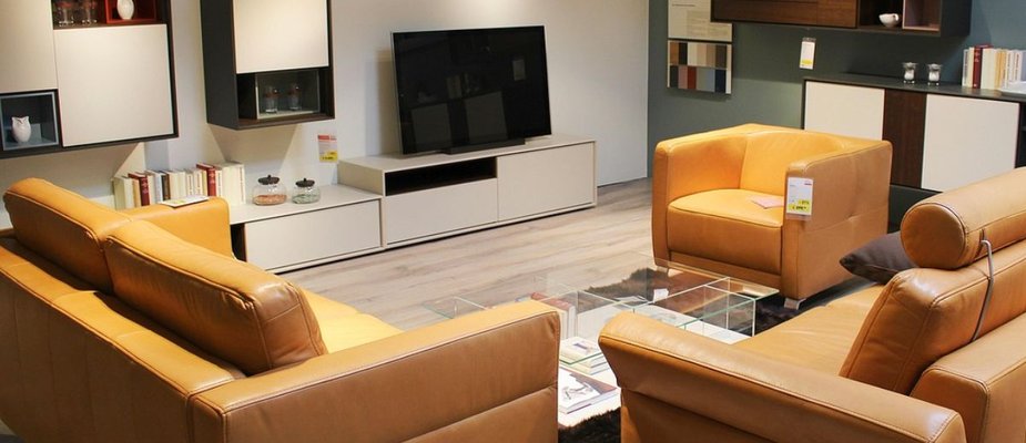 Como decorar estante de sala de tv: Dicas para um ambiente charmoso!