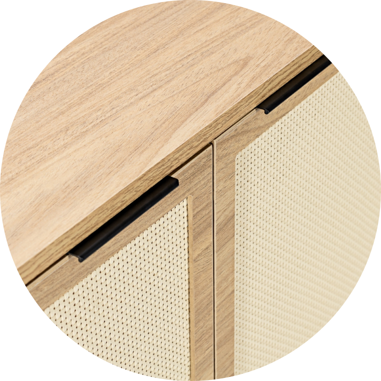 Detalhe em rattan e puxadores